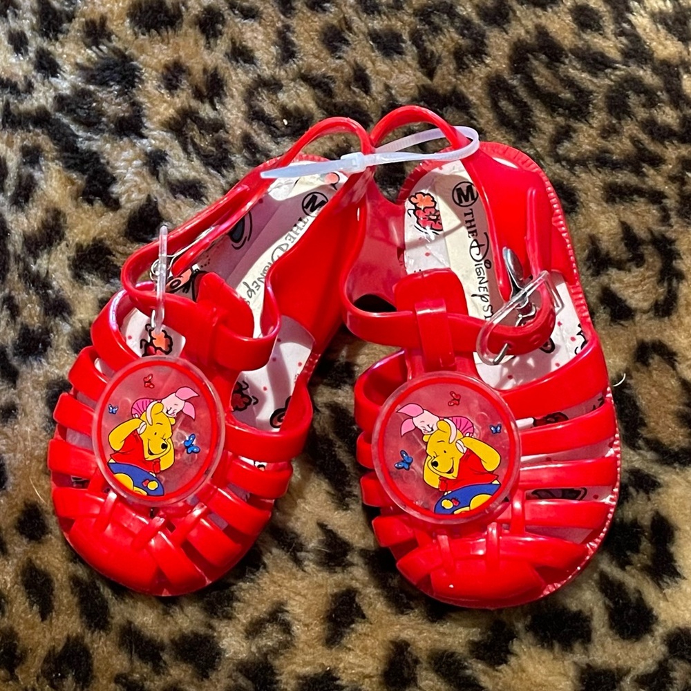❁ Red Vintage Winnie the Pooh Baby Sandals ❁